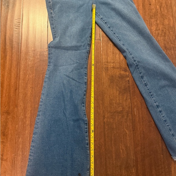 Good American Flare Jeans - Picture 6 of 7